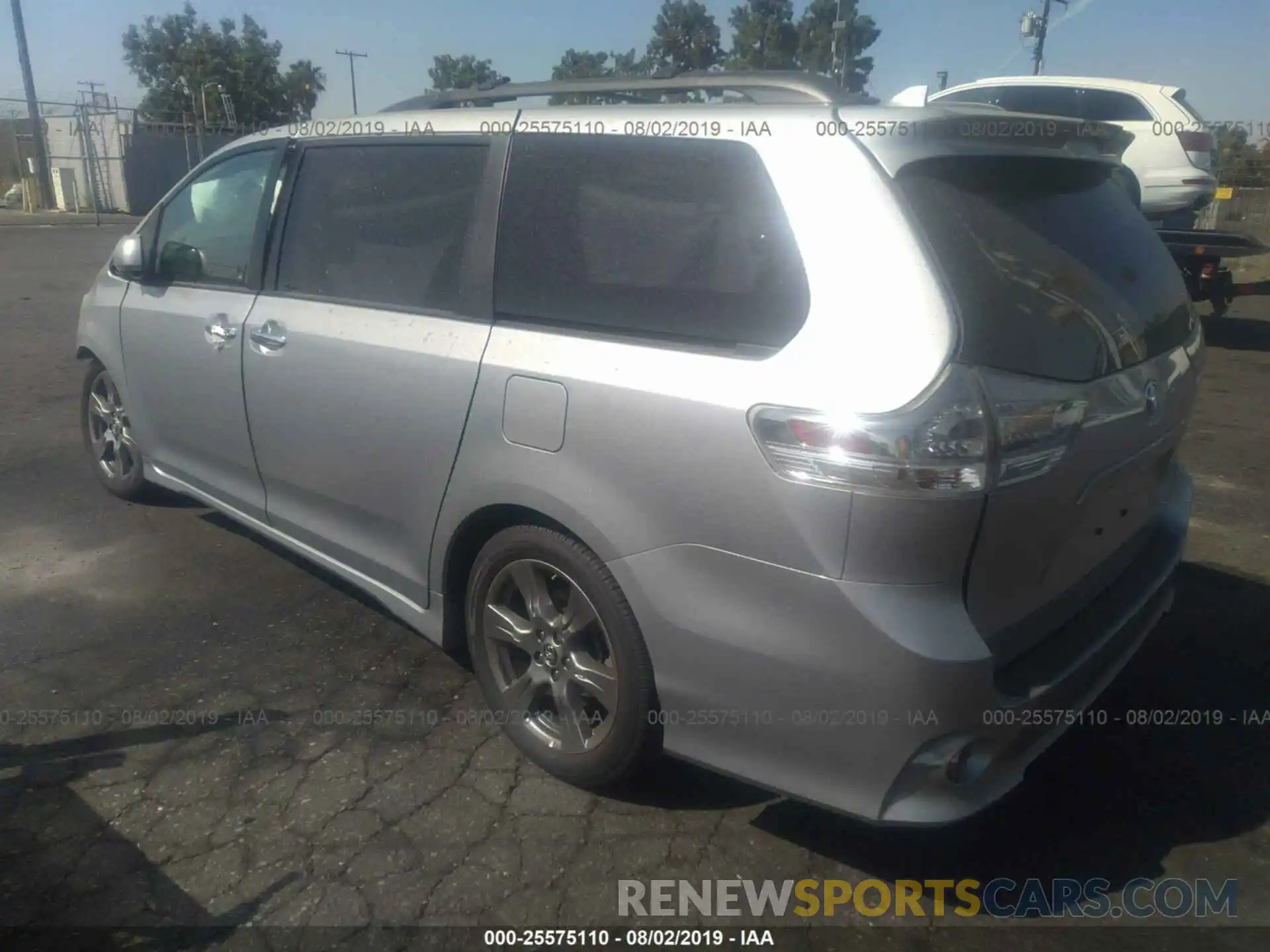 3 Фотография поврежденного автомобиля 5TDXZ3DC9KS980368 TOYOTA SIENNA 2019