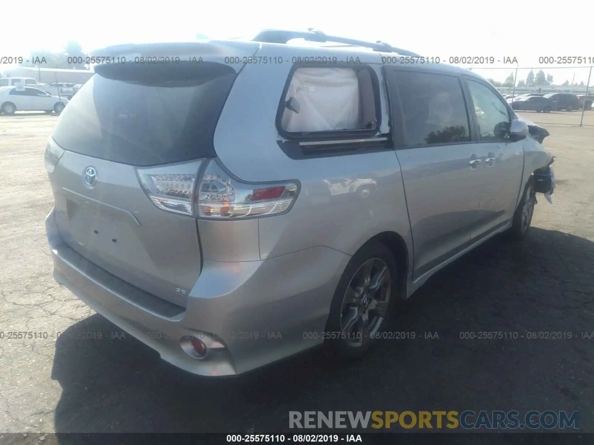 4 Фотография поврежденного автомобиля 5TDXZ3DC9KS980368 TOYOTA SIENNA 2019