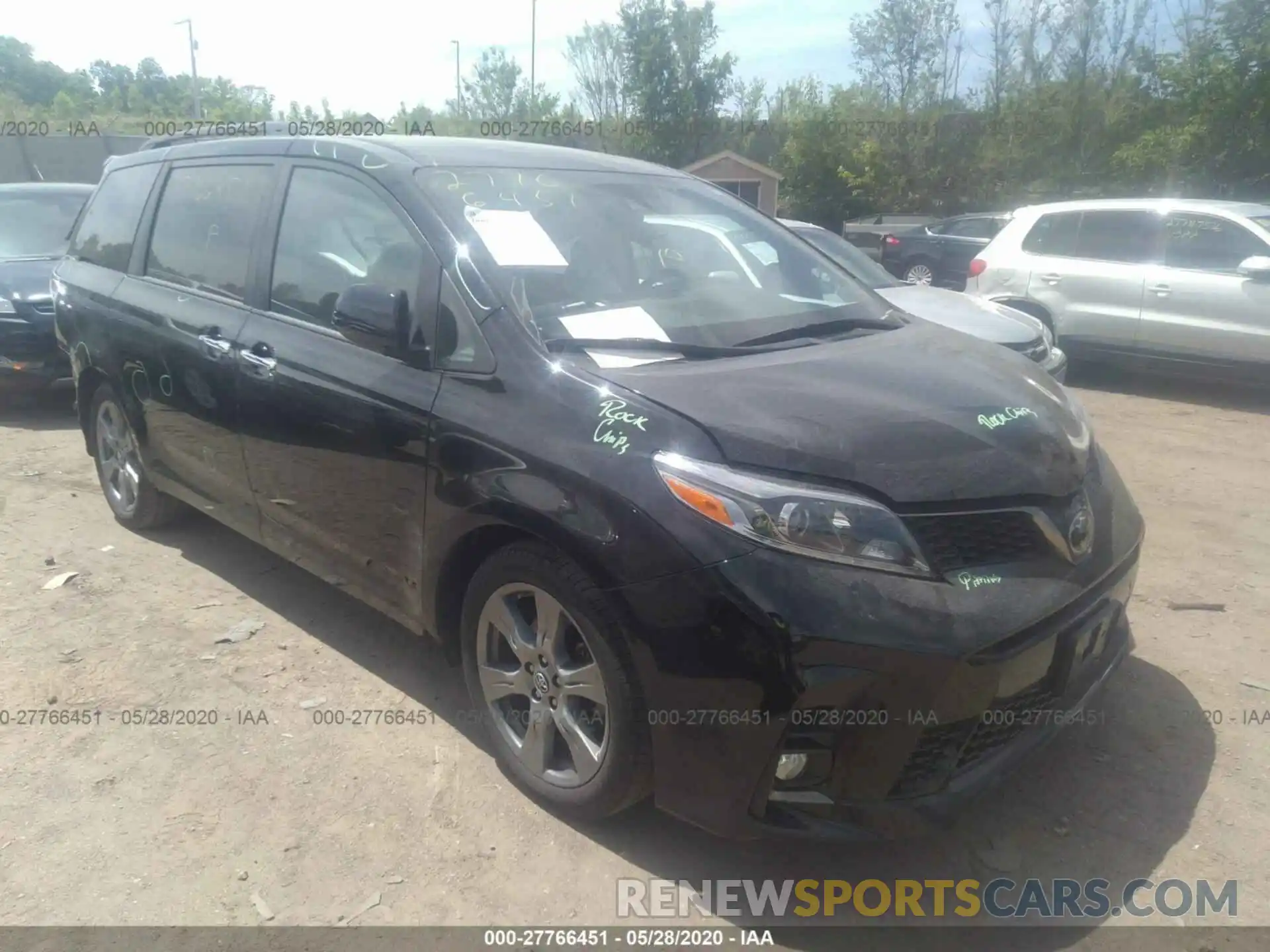 1 Photograph of a damaged car 5TDXZ3DC9KS989958 TOYOTA SIENNA 2019