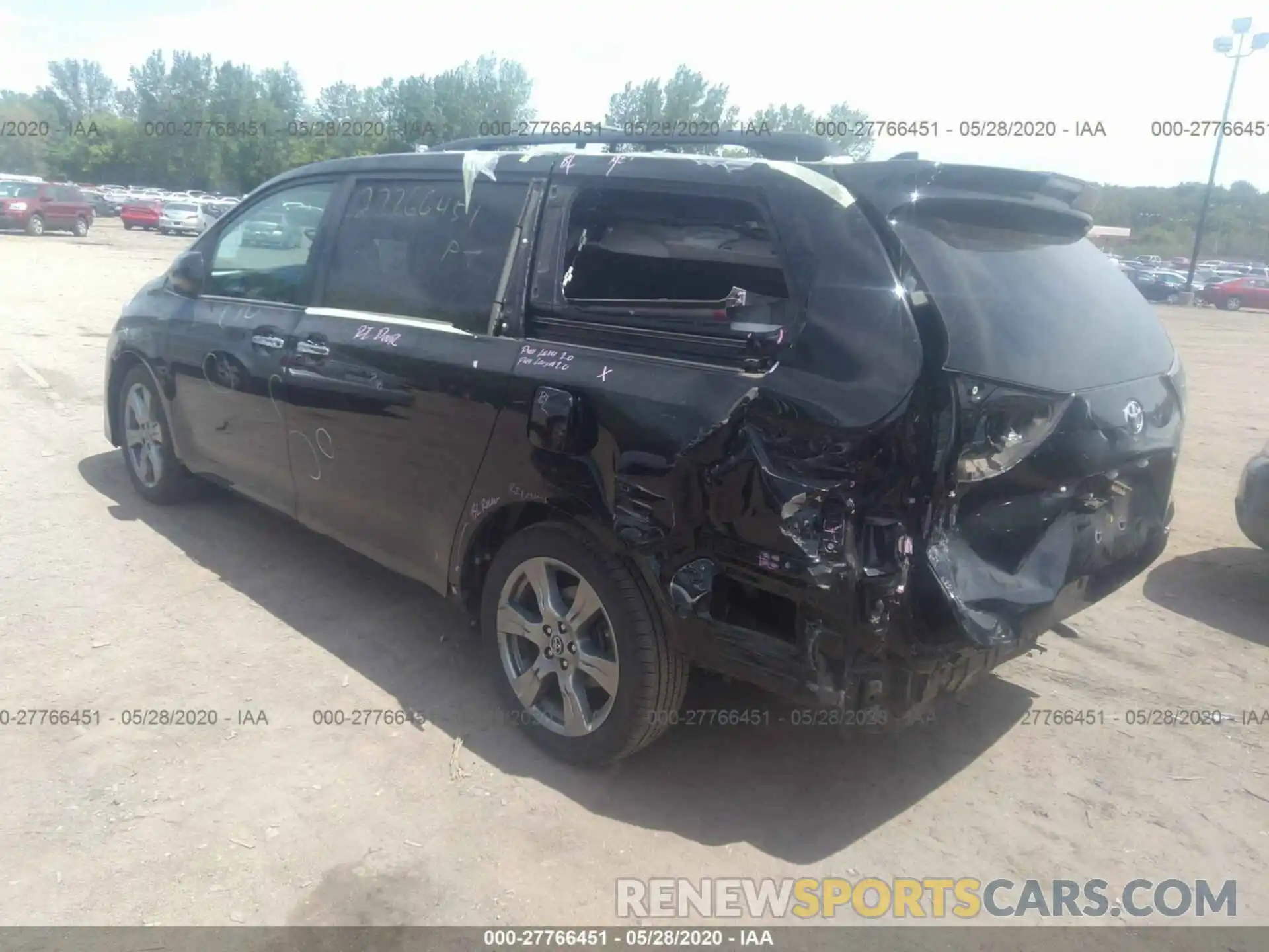 3 Photograph of a damaged car 5TDXZ3DC9KS989958 TOYOTA SIENNA 2019