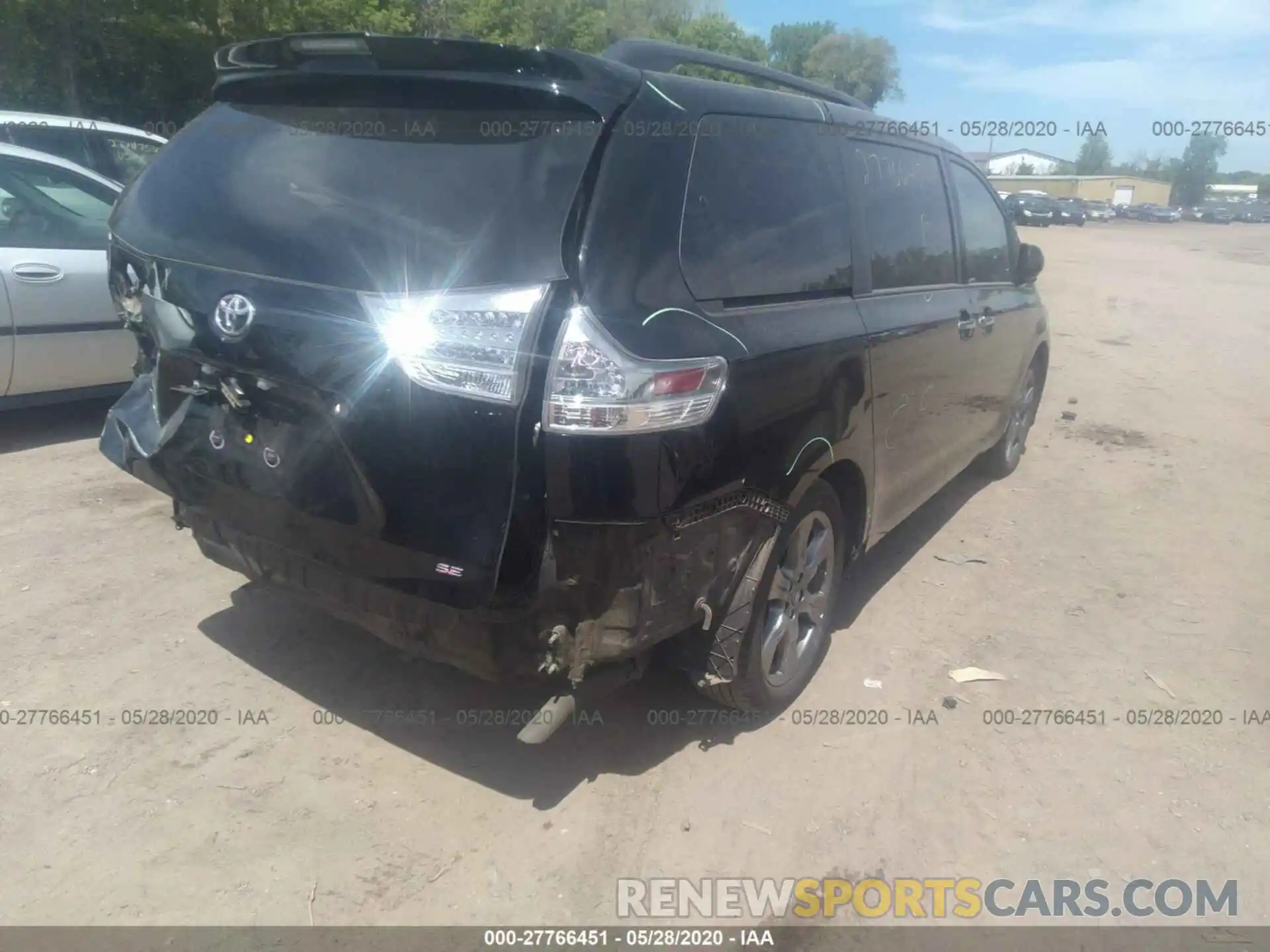 4 Фотография поврежденного автомобиля 5TDXZ3DC9KS989958 TOYOTA SIENNA 2019