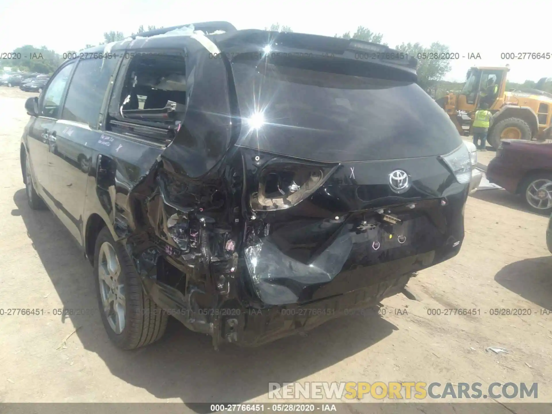 6 Photograph of a damaged car 5TDXZ3DC9KS989958 TOYOTA SIENNA 2019