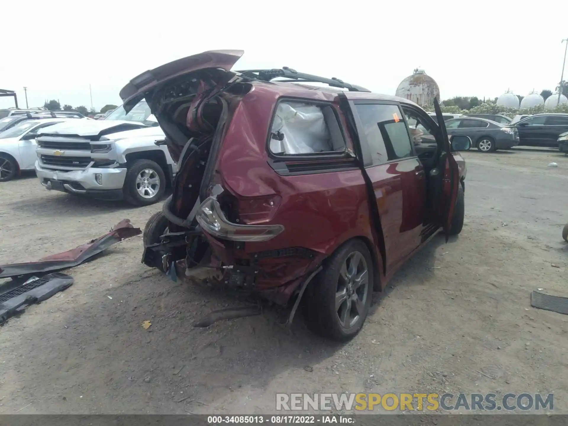 4 Photograph of a damaged car 5TDXZ3DCXKS020167 TOYOTA SIENNA 2019