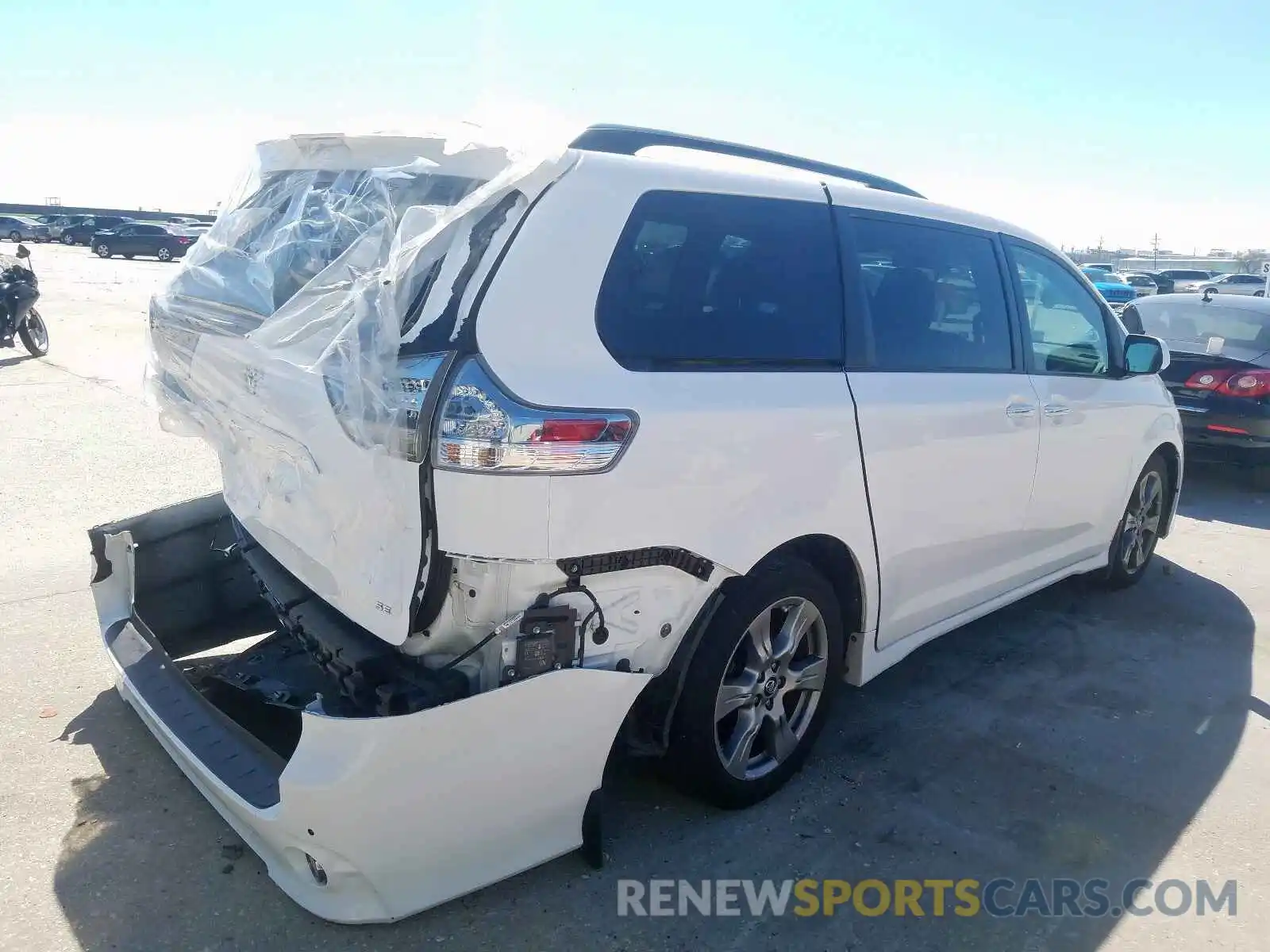 4 Фотография поврежденного автомобиля 5TDXZ3DCXKS972523 TOYOTA SIENNA 2019