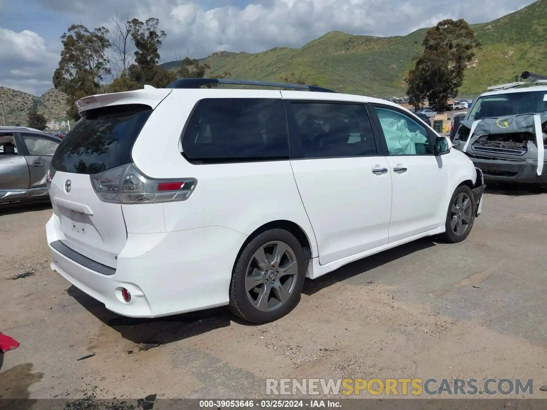 4 Фотография поврежденного автомобиля 5TDXZ3DCXKS978368 TOYOTA SIENNA 2019