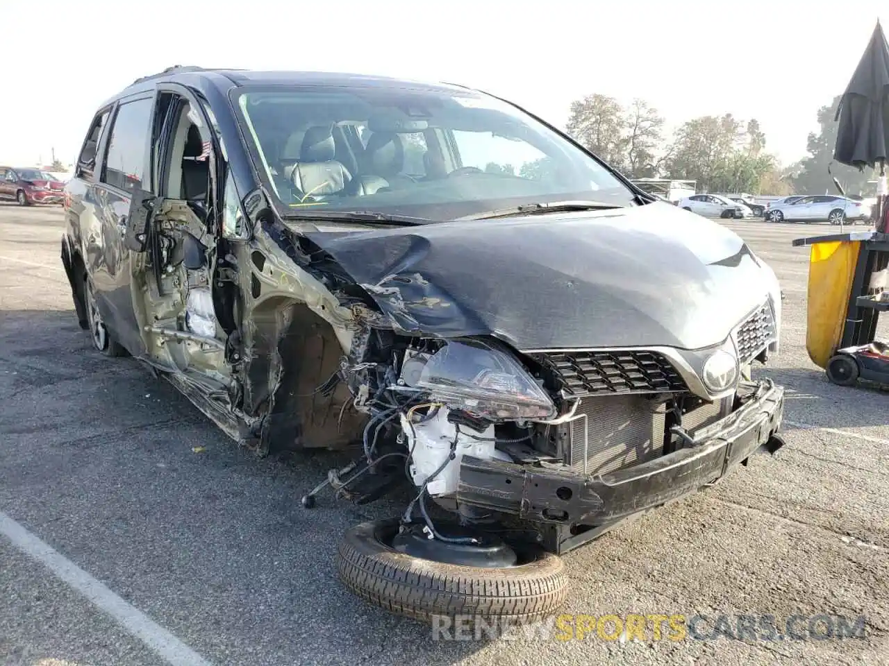 1 Photograph of a damaged car 5TDXZ3DCXKS992061 TOYOTA SIENNA 2019