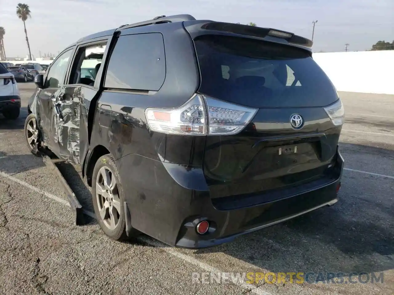 3 Фотография поврежденного автомобиля 5TDXZ3DCXKS992061 TOYOTA SIENNA 2019