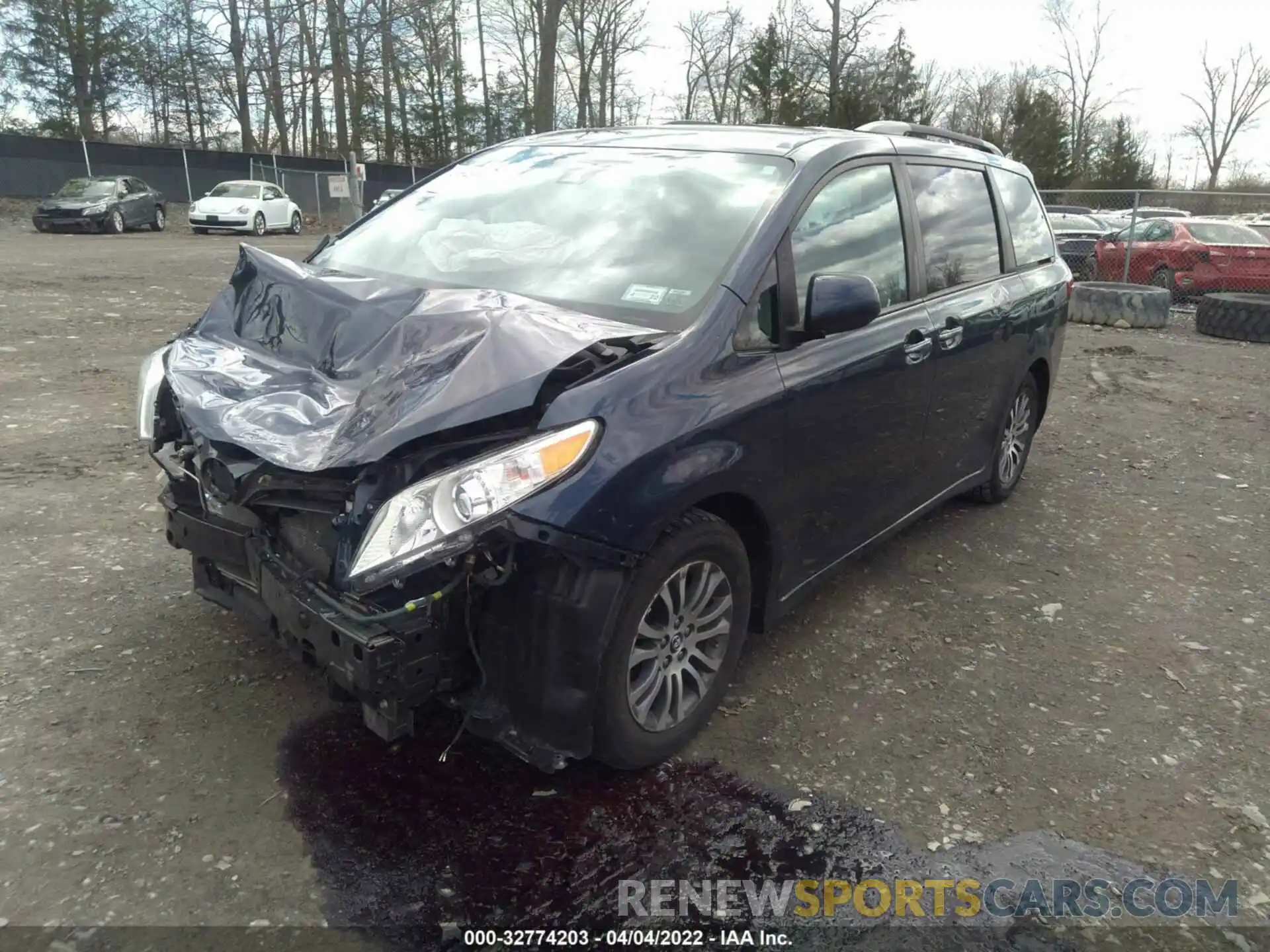 2 Photograph of a damaged car 5TDYZ3DC0KS004371 TOYOTA SIENNA 2019