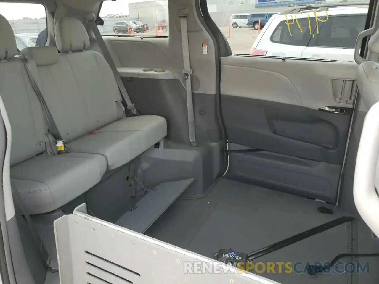 6 Photograph of a damaged car 5TDYZ3DC0KS005214 TOYOTA SIENNA 2019