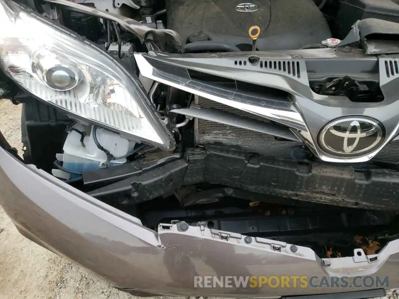 9 Photograph of a damaged car 5TDYZ3DC0KS005262 TOYOTA SIENNA 2019