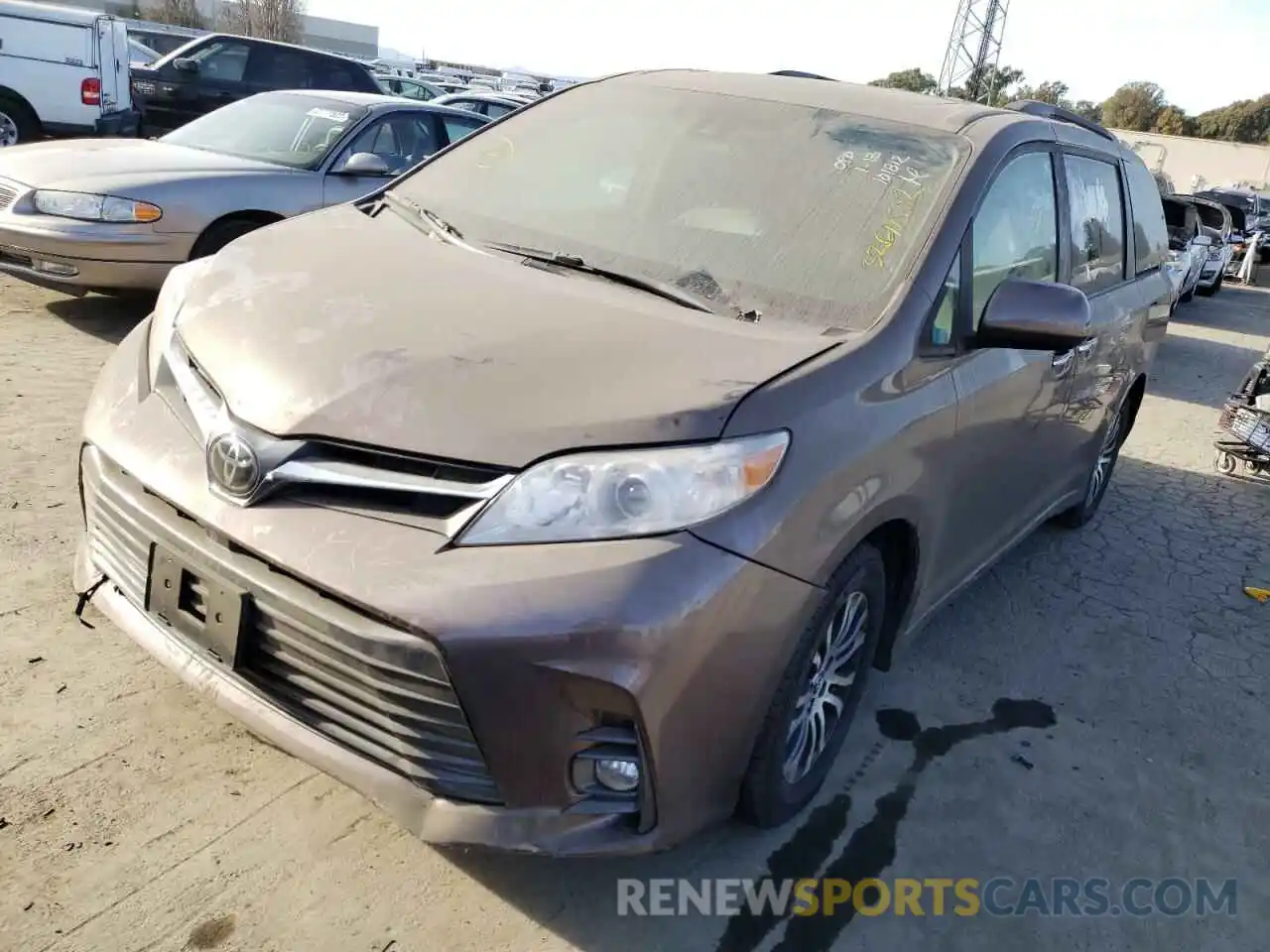 2 Photograph of a damaged car 5TDYZ3DC0KS008596 TOYOTA SIENNA 2019