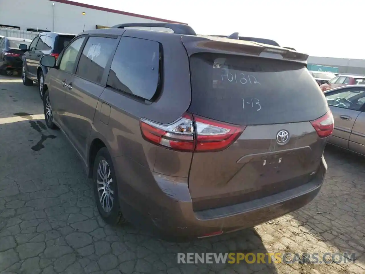 3 Photograph of a damaged car 5TDYZ3DC0KS008596 TOYOTA SIENNA 2019