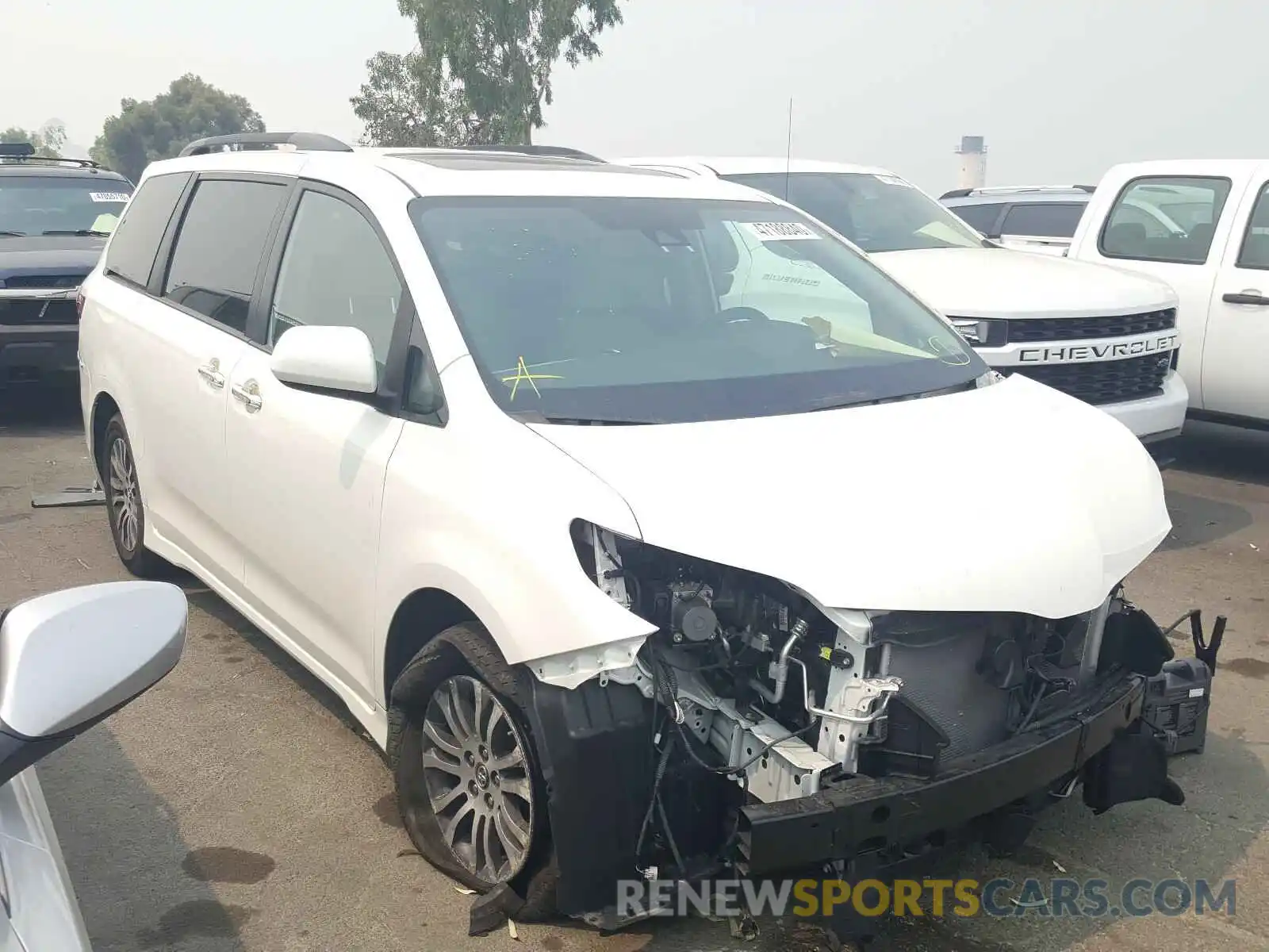 1 Photograph of a damaged car 5TDYZ3DC0KS008713 TOYOTA SIENNA 2019