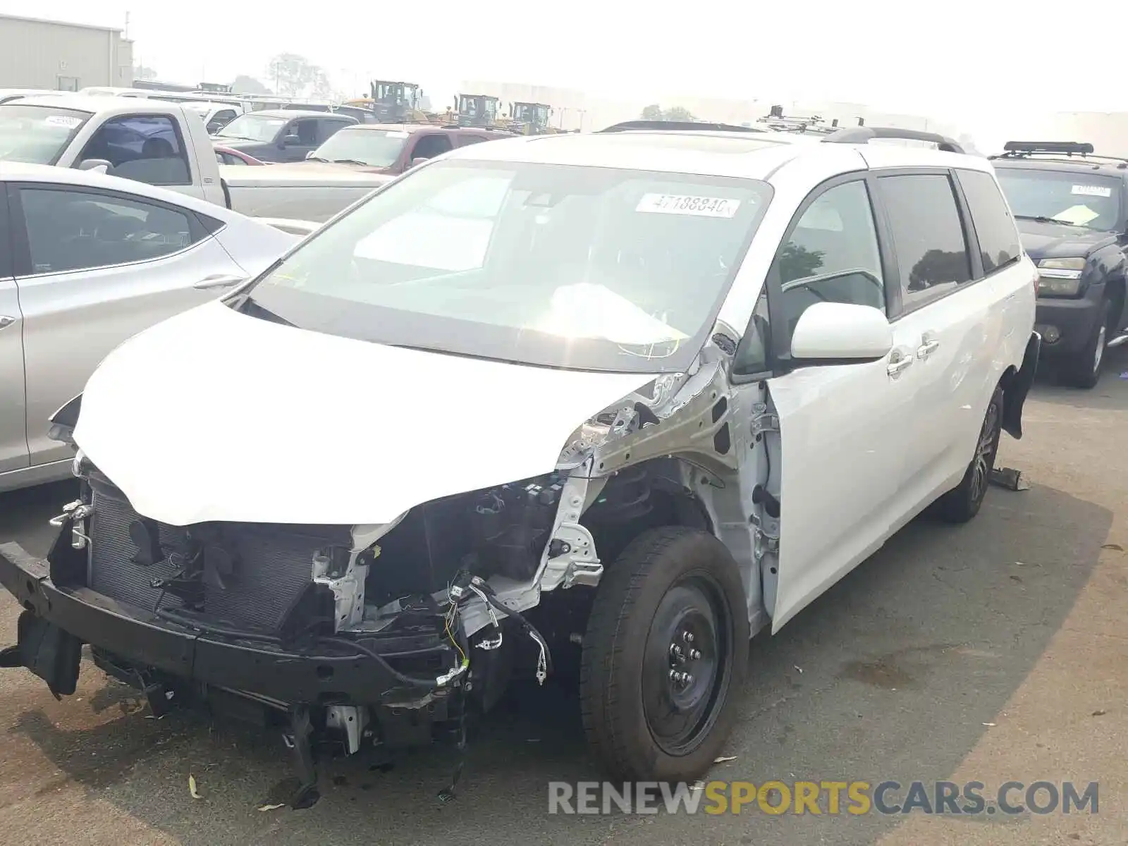 2 Photograph of a damaged car 5TDYZ3DC0KS008713 TOYOTA SIENNA 2019