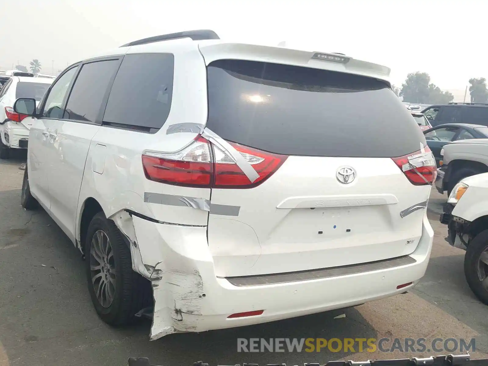 3 Photograph of a damaged car 5TDYZ3DC0KS008713 TOYOTA SIENNA 2019