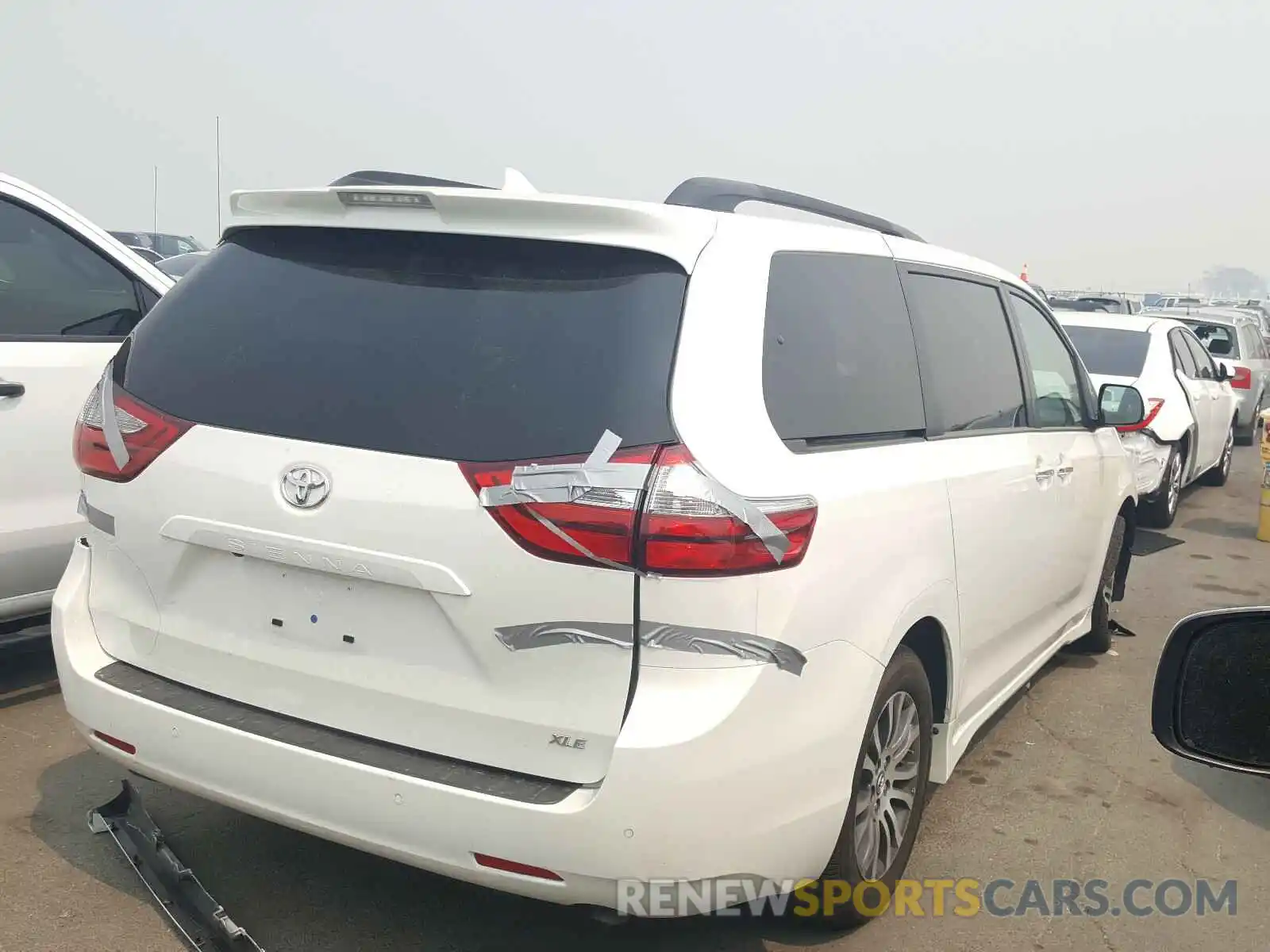 4 Photograph of a damaged car 5TDYZ3DC0KS008713 TOYOTA SIENNA 2019