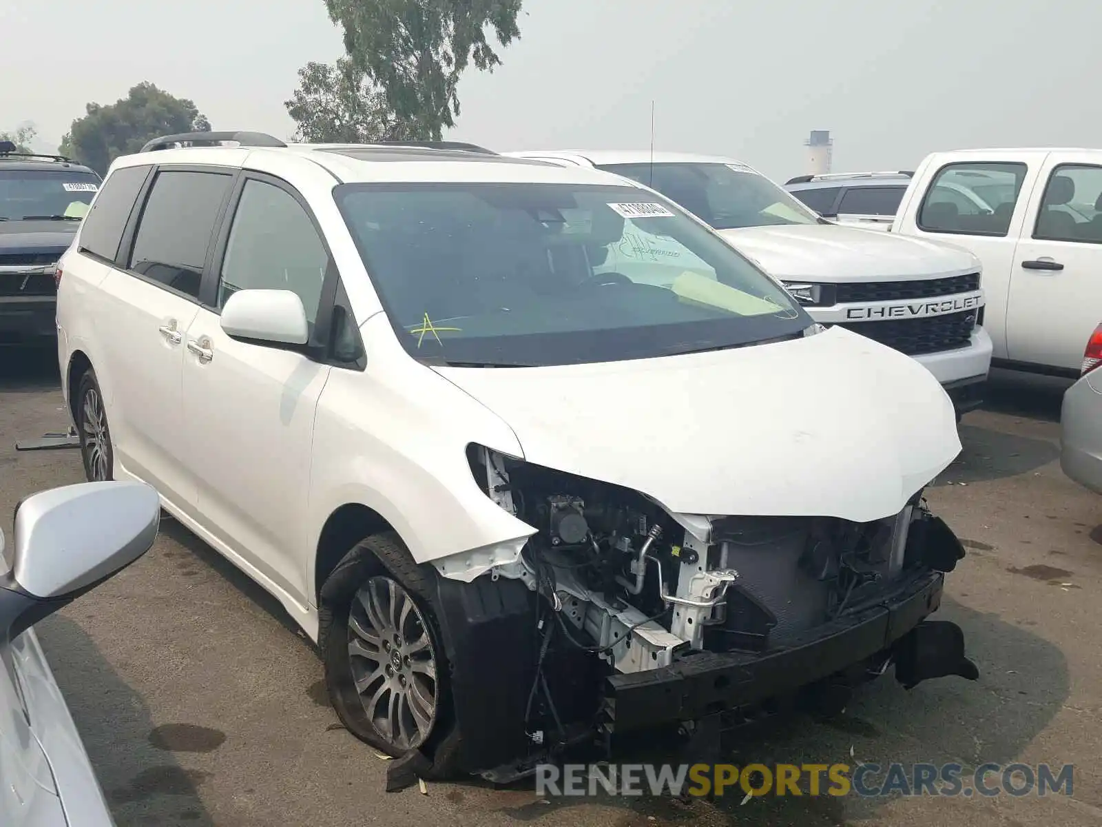 9 Photograph of a damaged car 5TDYZ3DC0KS008713 TOYOTA SIENNA 2019