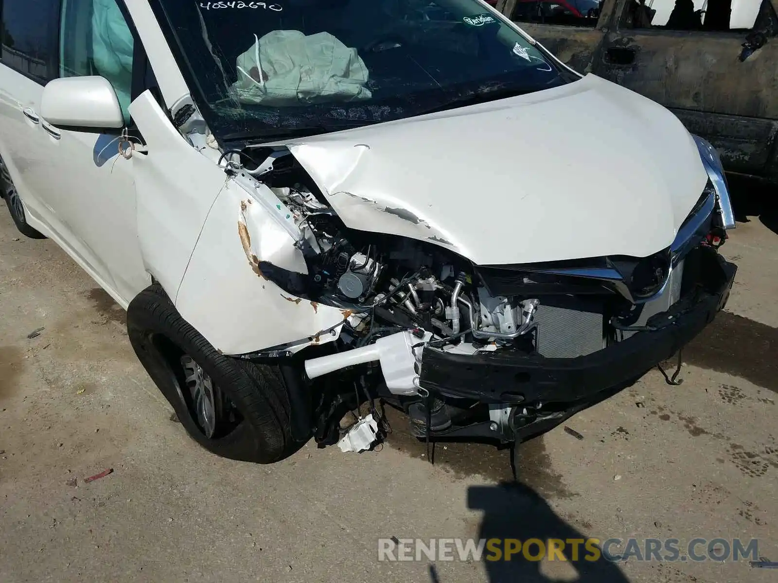 9 Photograph of a damaged car 5TDYZ3DC0KS009456 TOYOTA SIENNA 2019