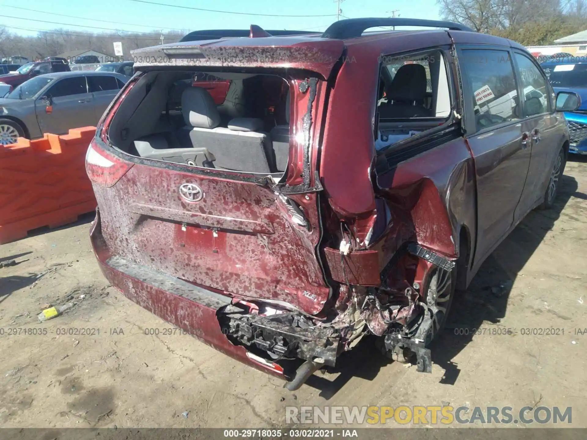 6 Photograph of a damaged car 5TDYZ3DC0KS012146 TOYOTA SIENNA 2019