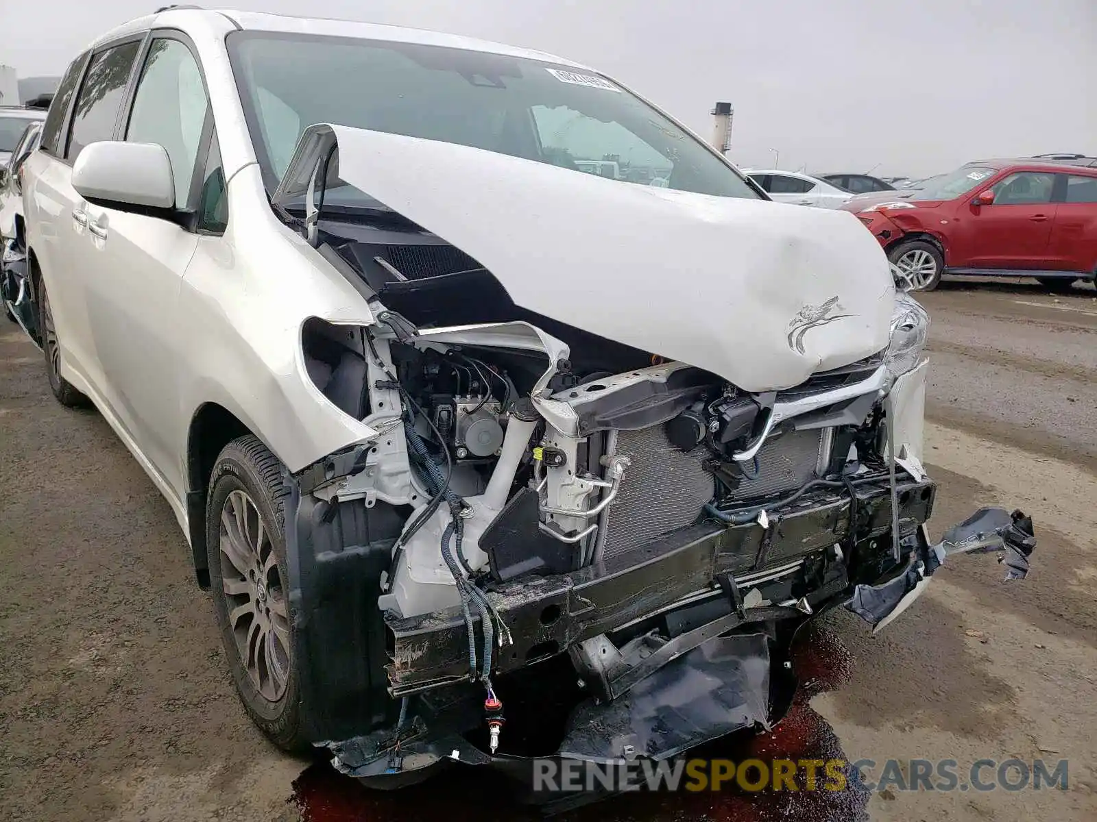 1 Photograph of a damaged car 5TDYZ3DC0KS012423 TOYOTA SIENNA 2019