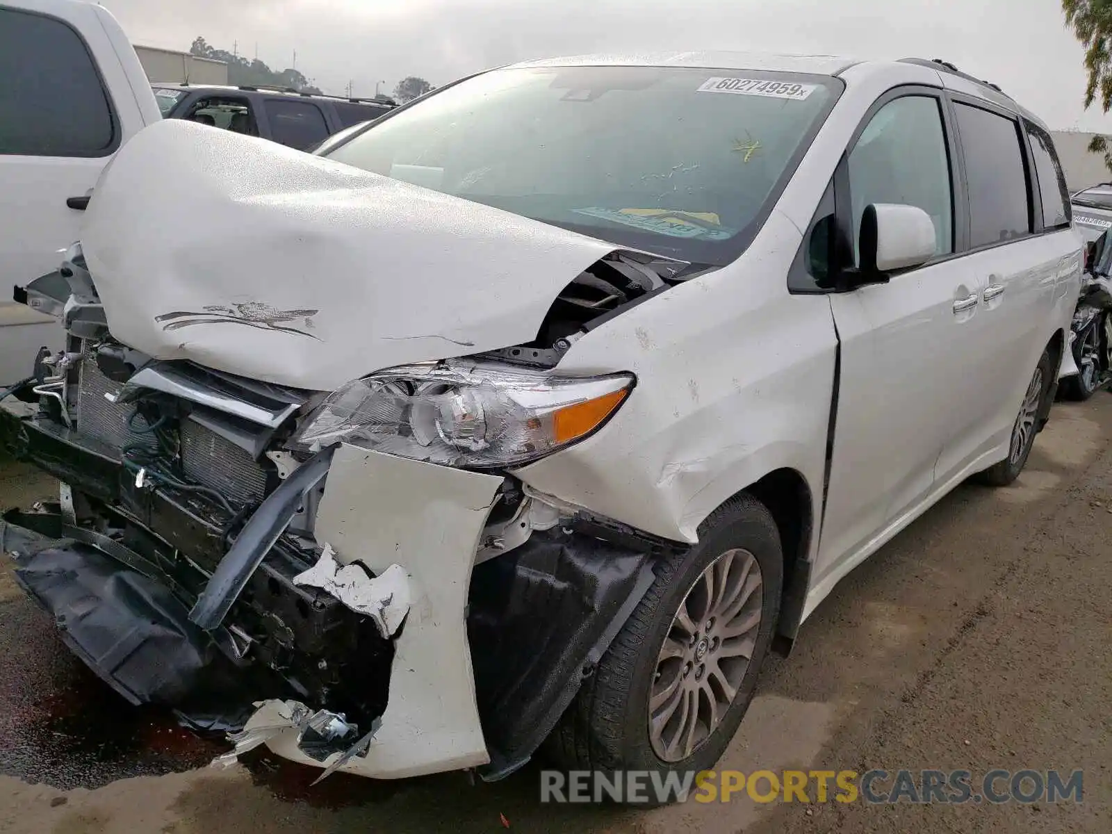 2 Photograph of a damaged car 5TDYZ3DC0KS012423 TOYOTA SIENNA 2019