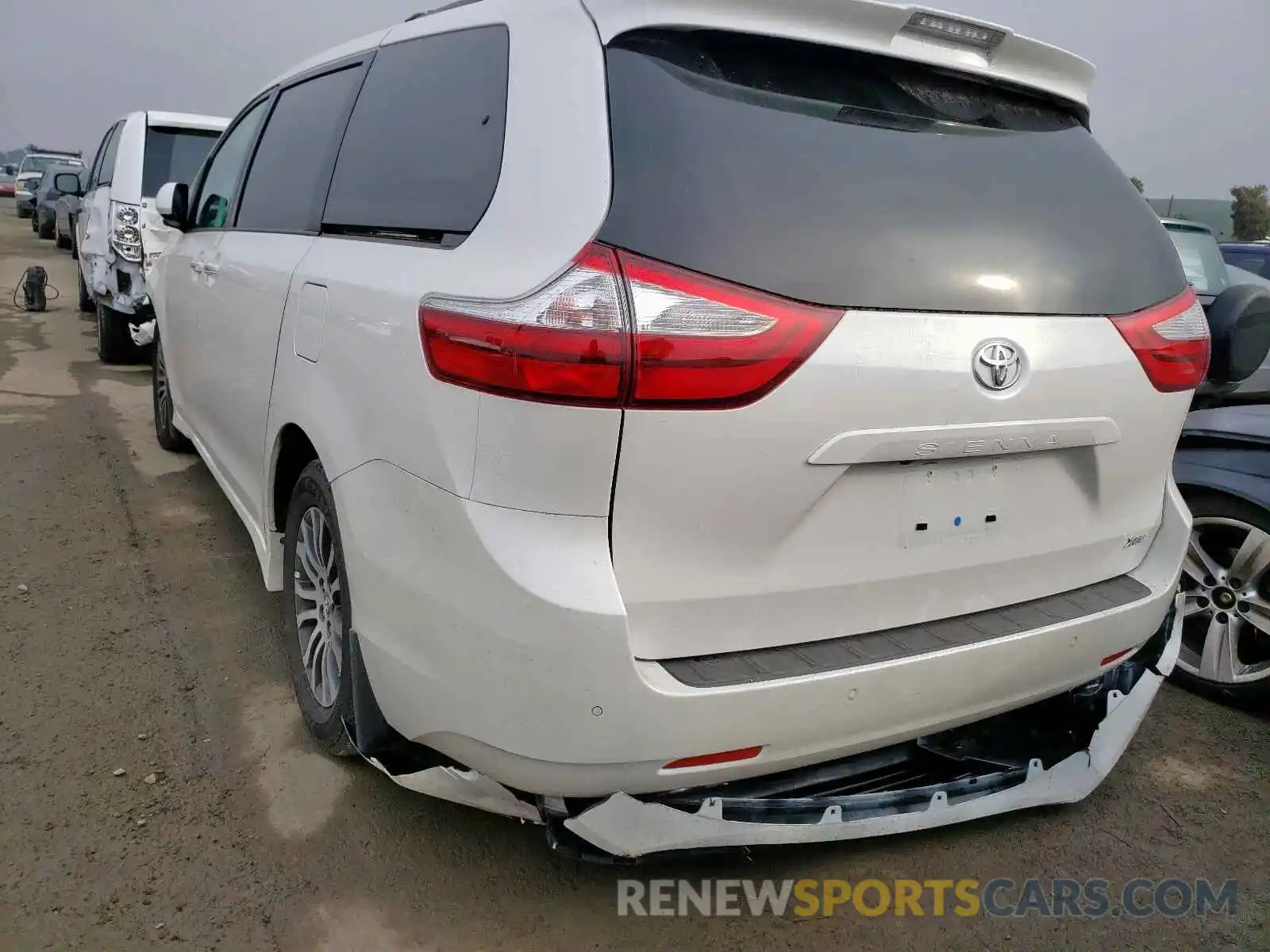 3 Photograph of a damaged car 5TDYZ3DC0KS012423 TOYOTA SIENNA 2019