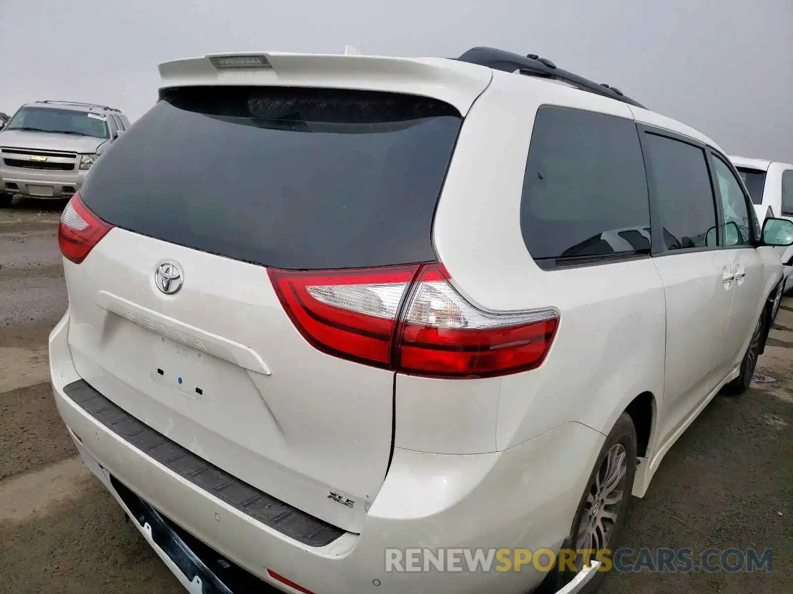 4 Photograph of a damaged car 5TDYZ3DC0KS012423 TOYOTA SIENNA 2019