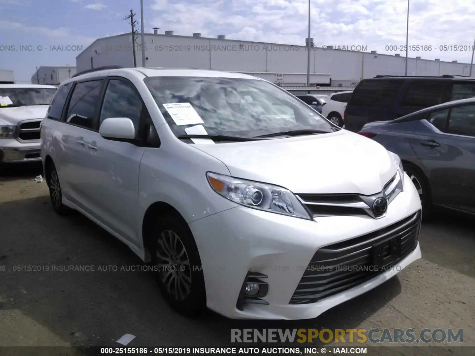 1 Photograph of a damaged car 5TDYZ3DC0KS013572 TOYOTA SIENNA 2019