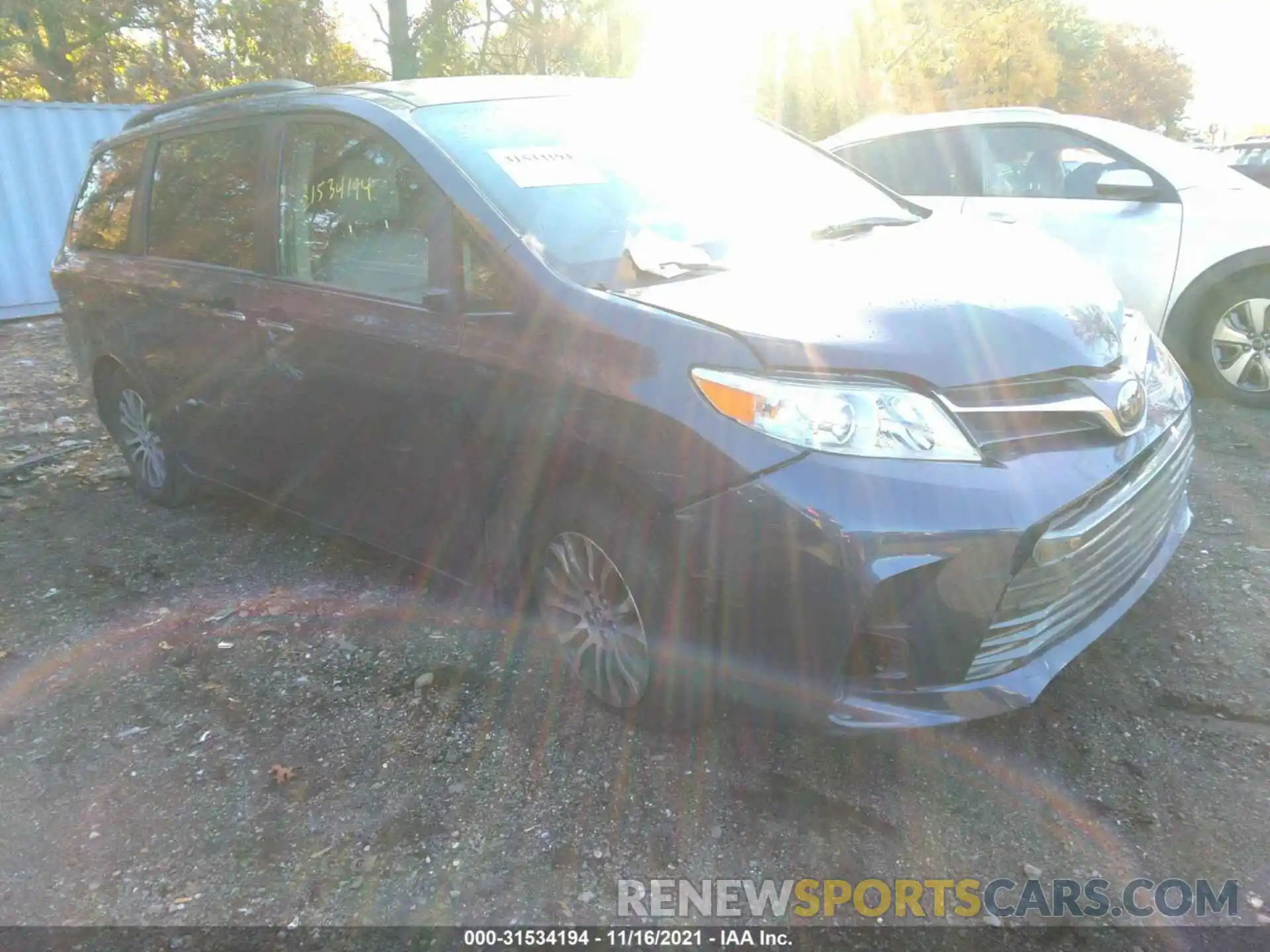 1 Photograph of a damaged car 5TDYZ3DC0KS014978 TOYOTA SIENNA 2019