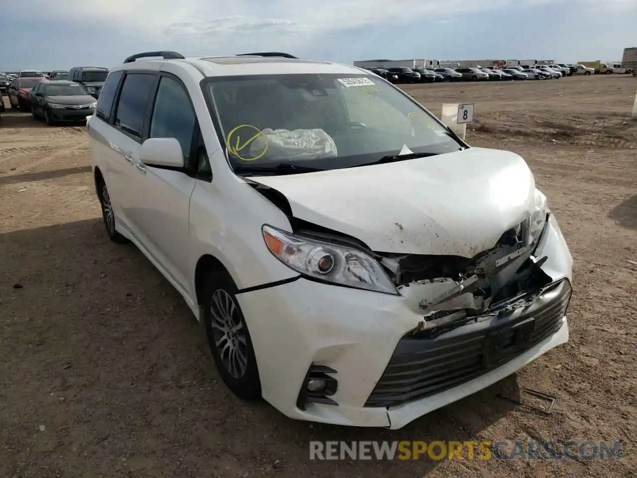 1 Photograph of a damaged car 5TDYZ3DC0KS015984 TOYOTA SIENNA 2019