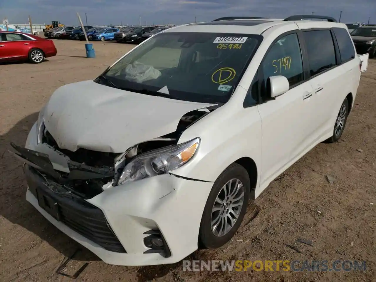 2 Photograph of a damaged car 5TDYZ3DC0KS015984 TOYOTA SIENNA 2019