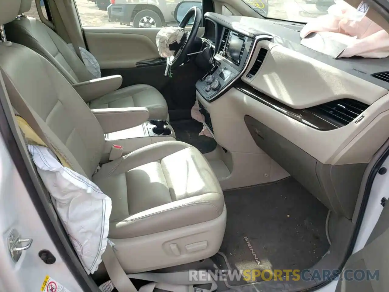 5 Photograph of a damaged car 5TDYZ3DC0KS015984 TOYOTA SIENNA 2019