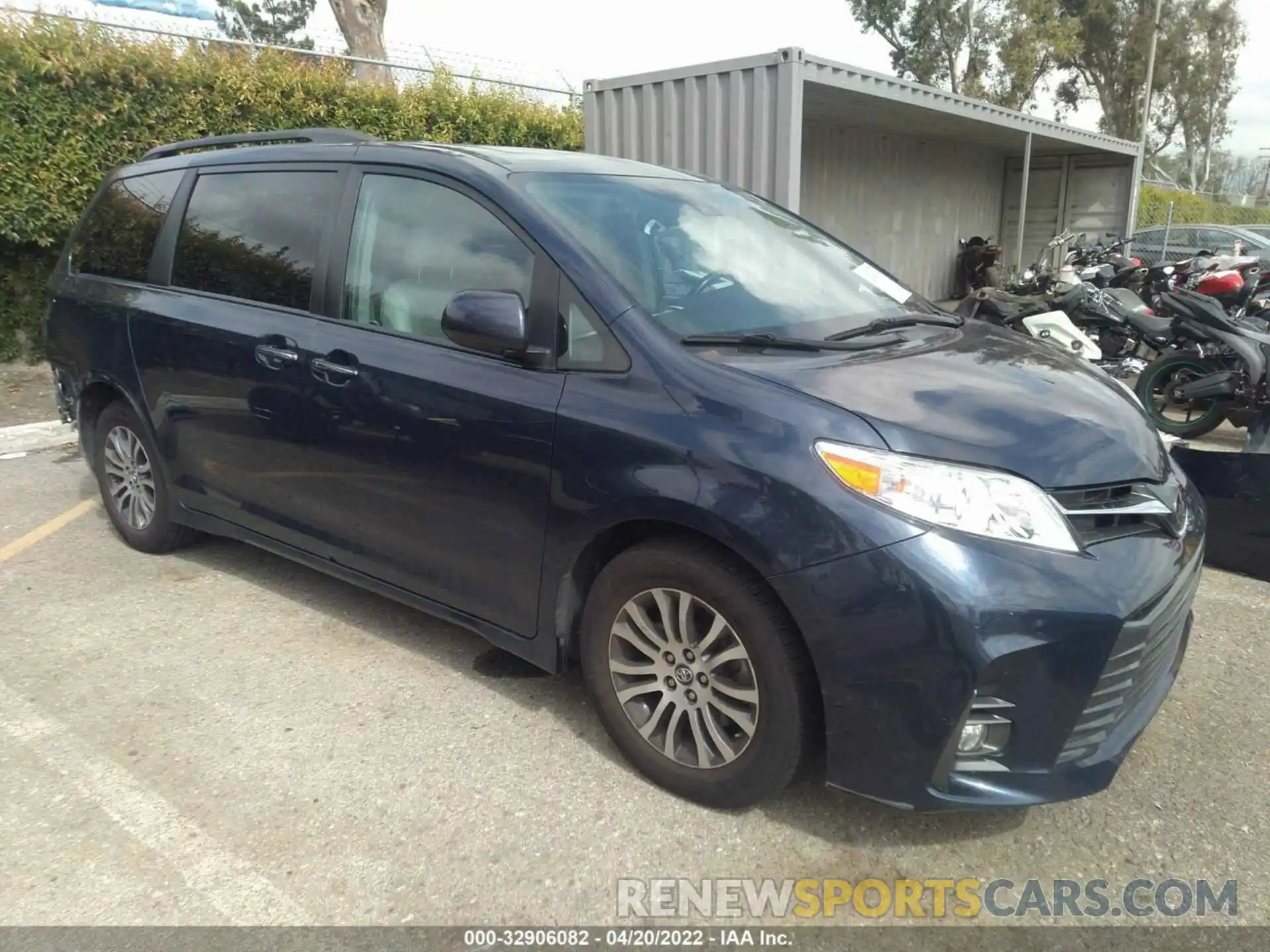 1 Photograph of a damaged car 5TDYZ3DC0KS018013 TOYOTA SIENNA 2019