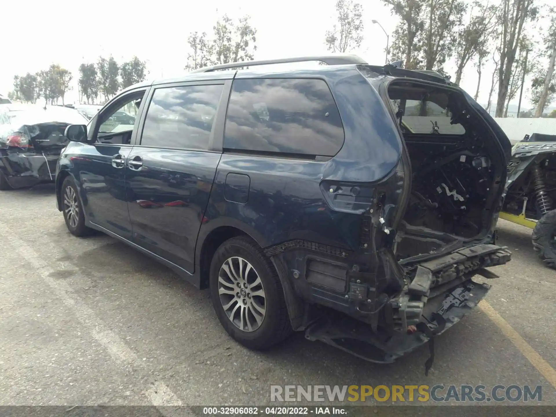 3 Фотография поврежденного автомобиля 5TDYZ3DC0KS018013 TOYOTA SIENNA 2019