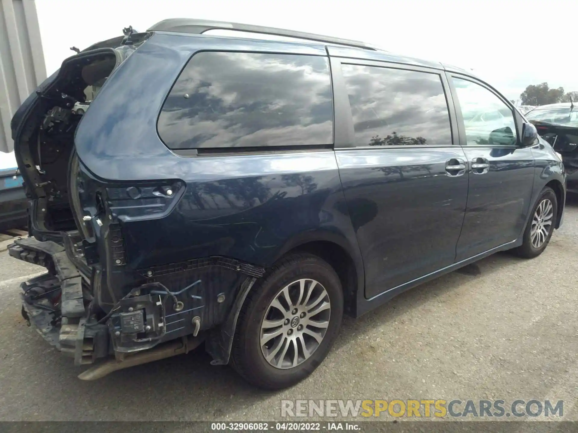 4 Фотография поврежденного автомобиля 5TDYZ3DC0KS018013 TOYOTA SIENNA 2019