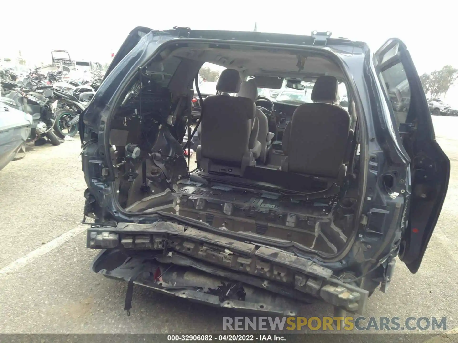 6 Photograph of a damaged car 5TDYZ3DC0KS018013 TOYOTA SIENNA 2019