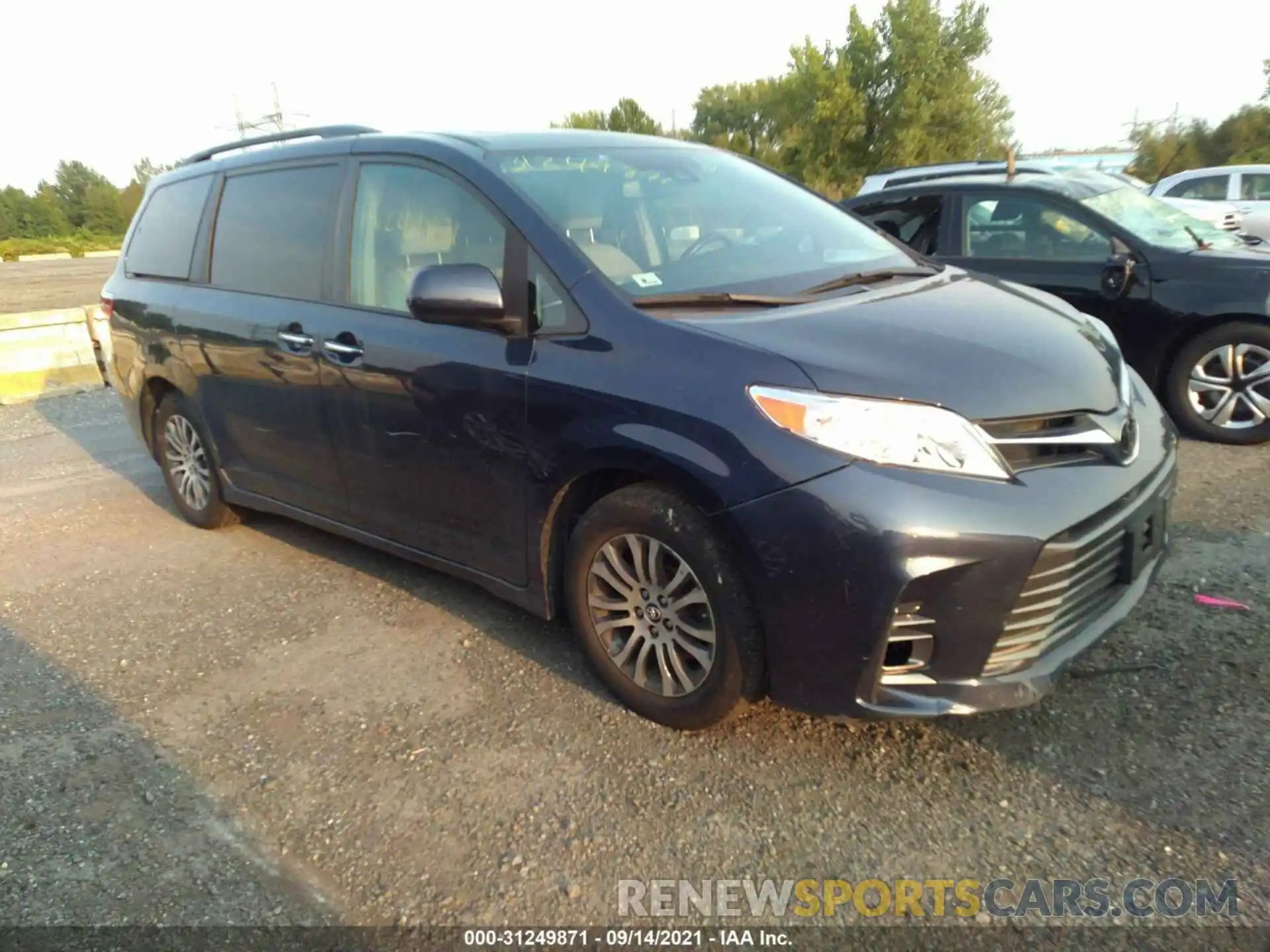 1 Photograph of a damaged car 5TDYZ3DC0KS019467 TOYOTA SIENNA 2019