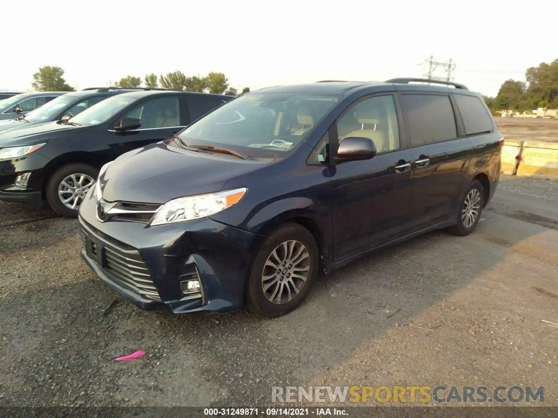 2 Photograph of a damaged car 5TDYZ3DC0KS019467 TOYOTA SIENNA 2019