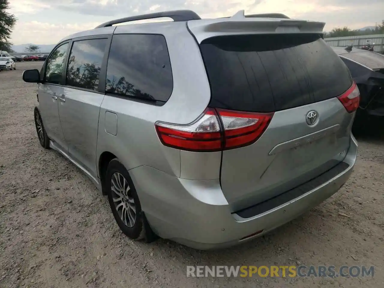 3 Photograph of a damaged car 5TDYZ3DC0KS019890 TOYOTA SIENNA 2019