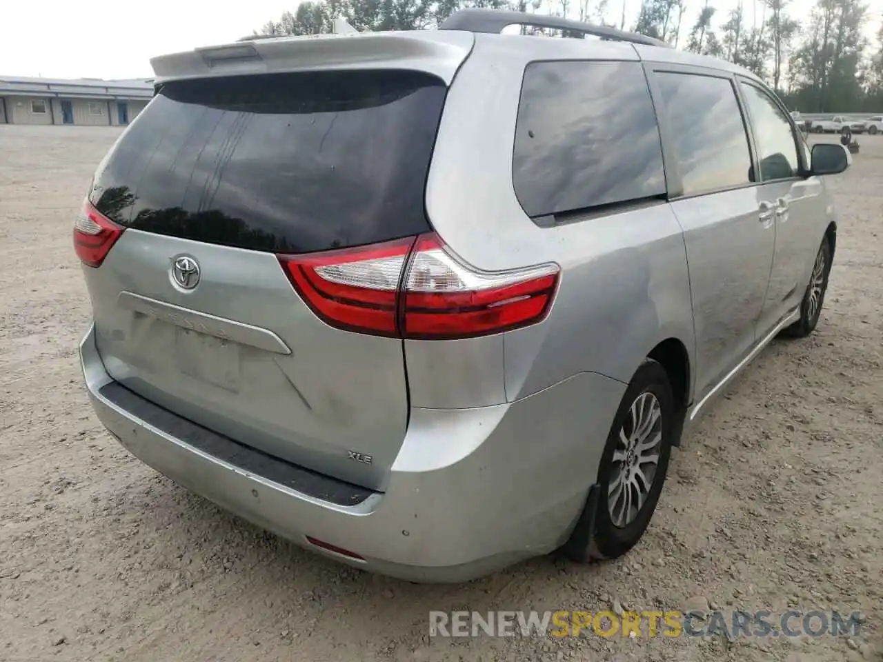 4 Photograph of a damaged car 5TDYZ3DC0KS019890 TOYOTA SIENNA 2019