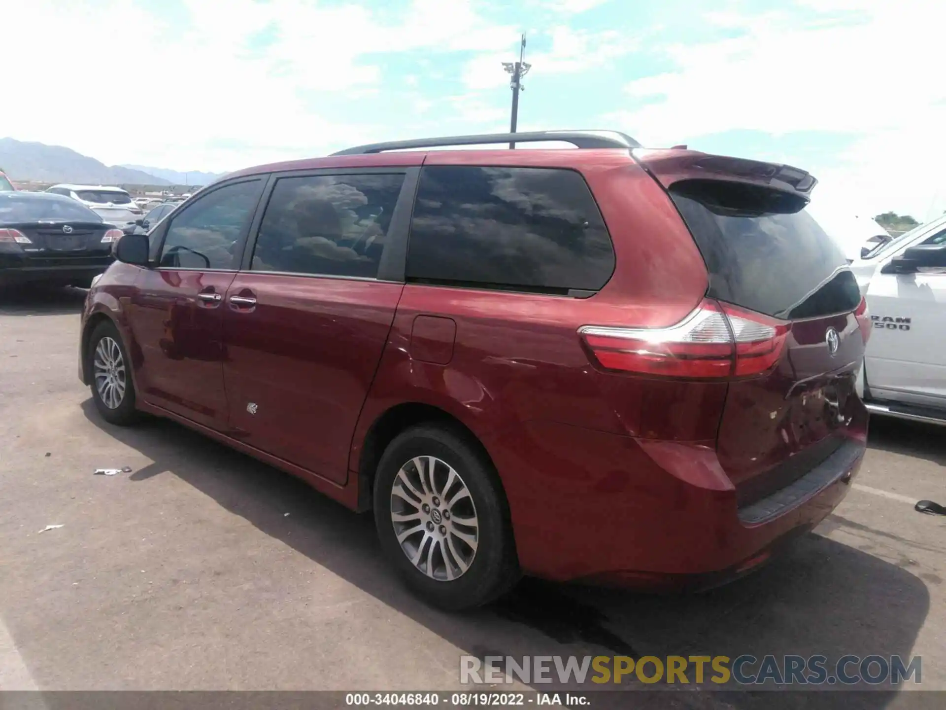 3 Photograph of a damaged car 5TDYZ3DC0KS020120 TOYOTA SIENNA 2019