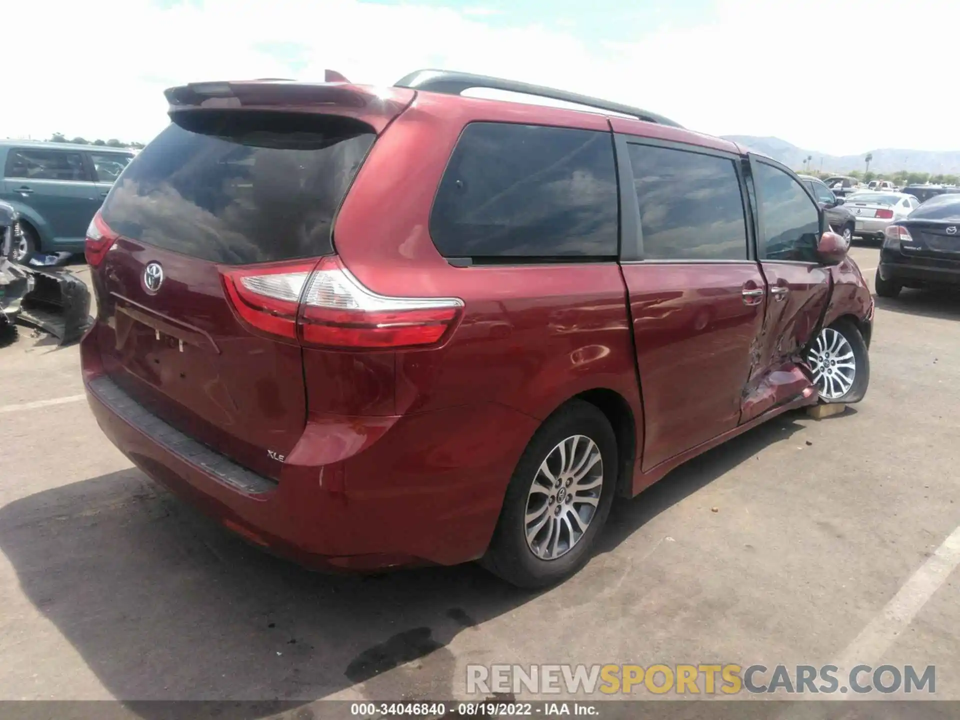 4 Photograph of a damaged car 5TDYZ3DC0KS020120 TOYOTA SIENNA 2019