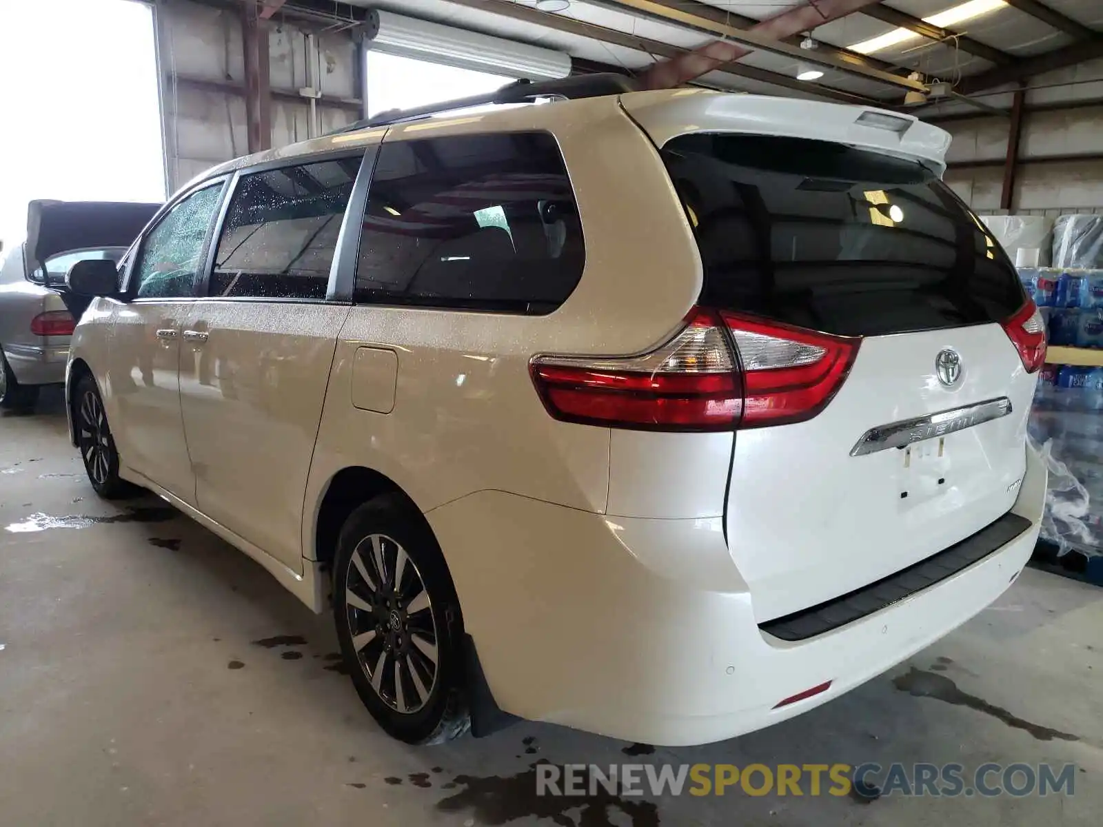 3 Photograph of a damaged car 5TDYZ3DC0KS975791 TOYOTA SIENNA 2019