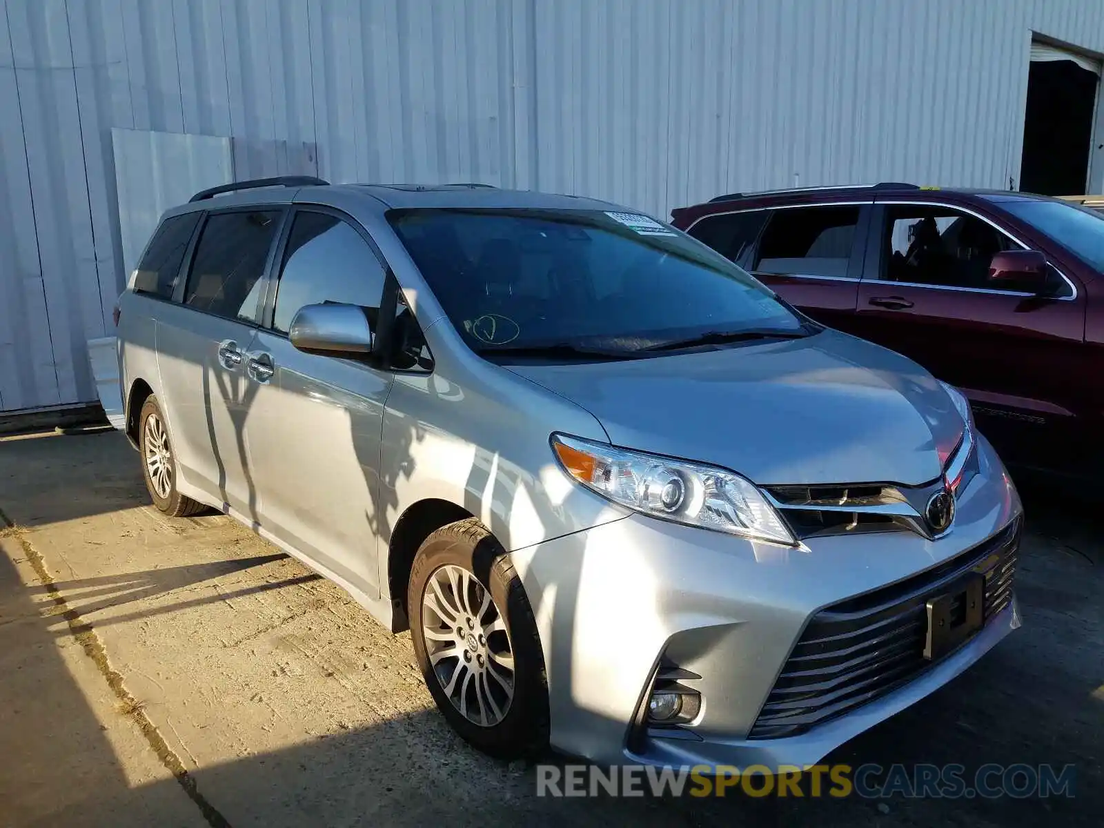 1 Photograph of a damaged car 5TDYZ3DC0KS975984 TOYOTA SIENNA 2019