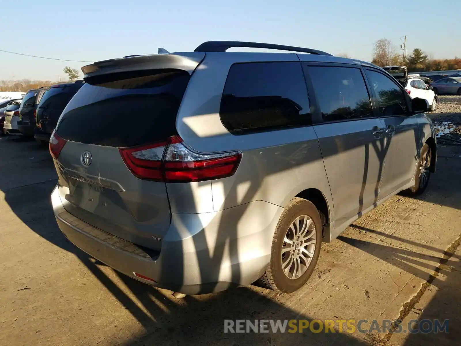 4 Фотография поврежденного автомобиля 5TDYZ3DC0KS975984 TOYOTA SIENNA 2019