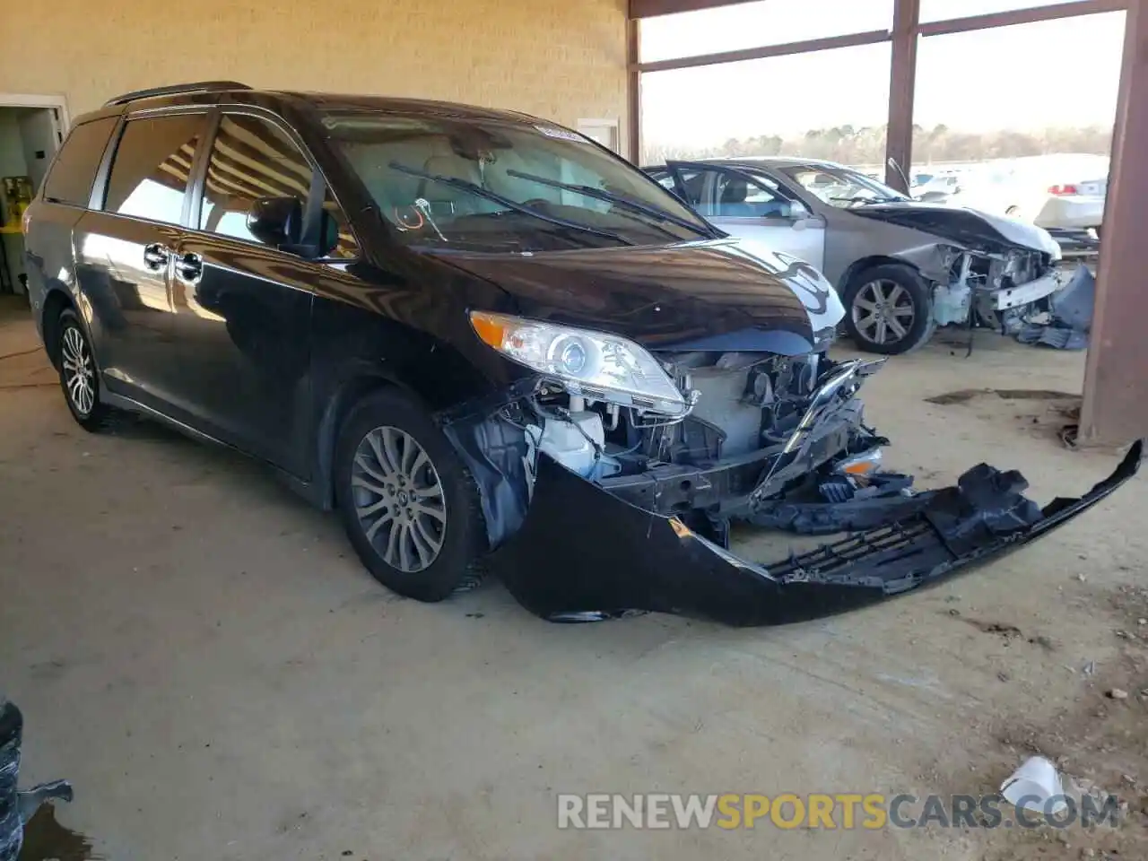 1 Photograph of a damaged car 5TDYZ3DC0KS977167 TOYOTA SIENNA 2019