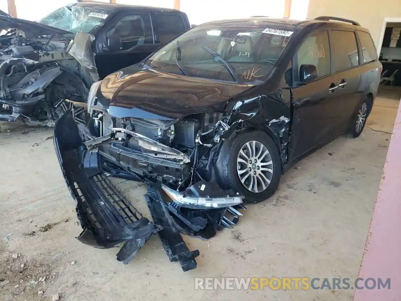 2 Photograph of a damaged car 5TDYZ3DC0KS977167 TOYOTA SIENNA 2019