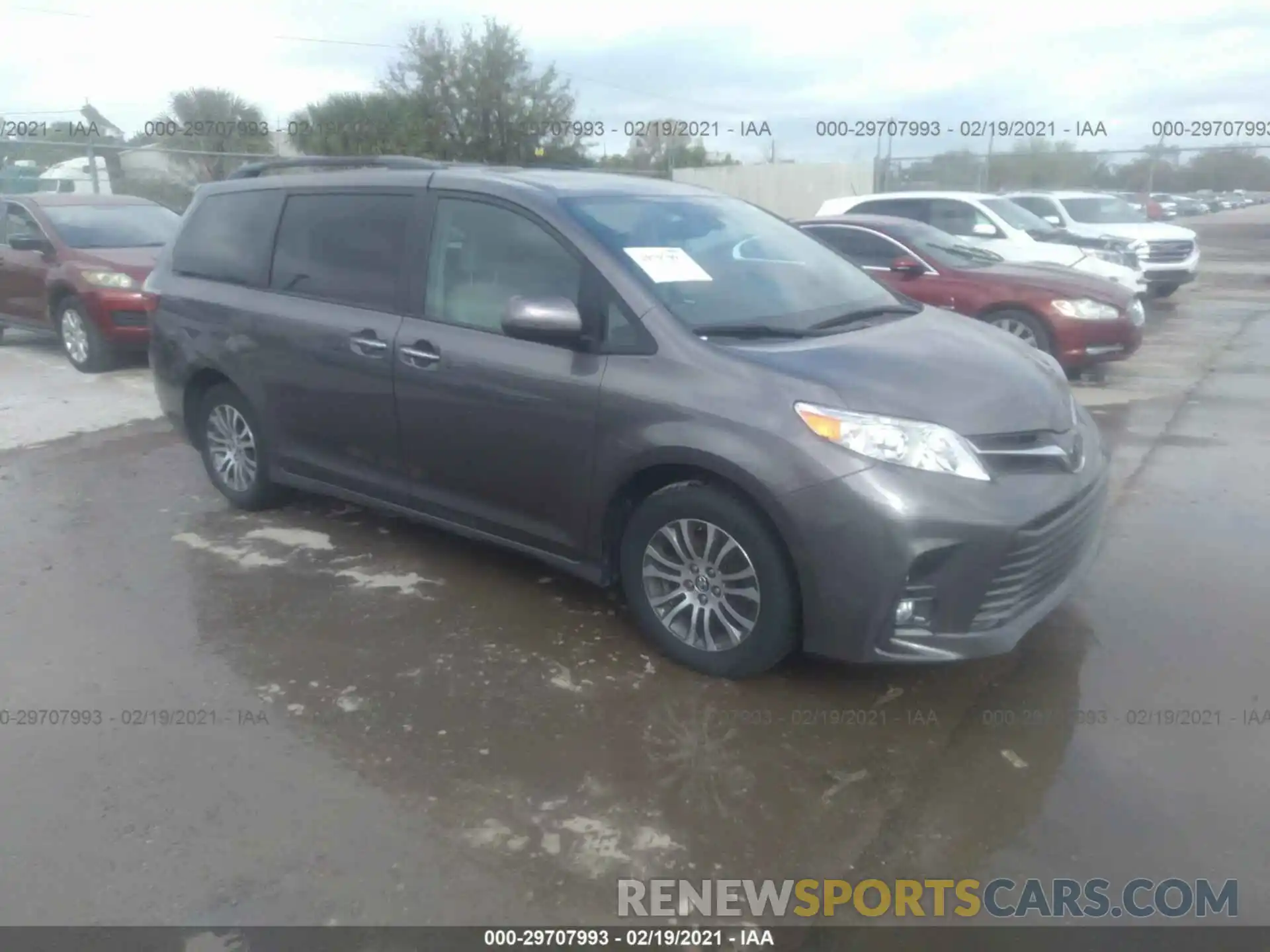 1 Фотография поврежденного автомобиля 5TDYZ3DC0KS977749 TOYOTA SIENNA 2019