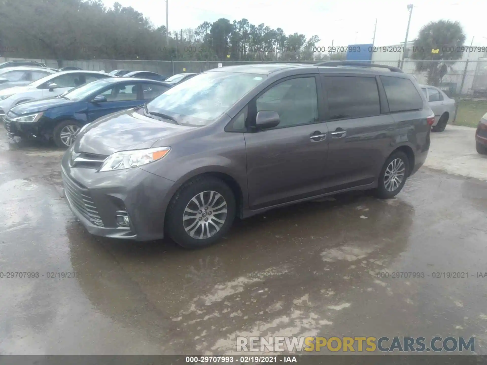 2 Фотография поврежденного автомобиля 5TDYZ3DC0KS977749 TOYOTA SIENNA 2019