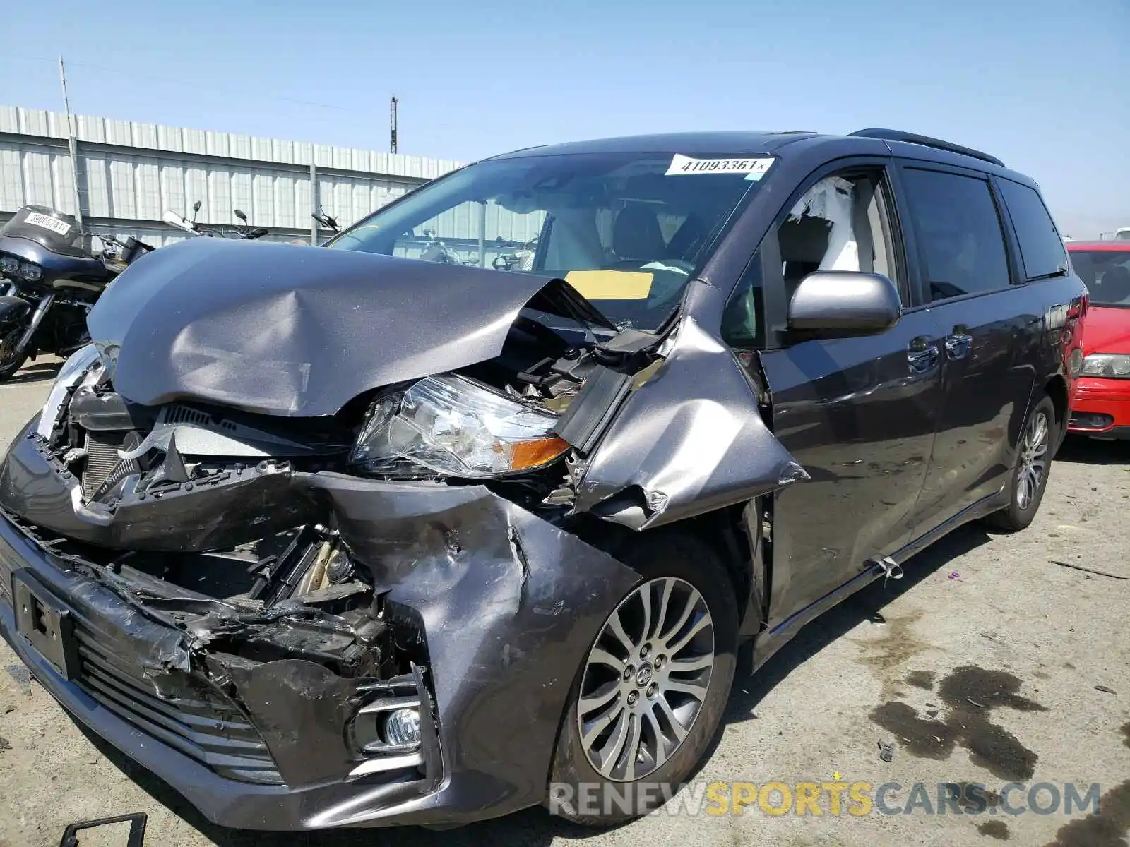 2 Photograph of a damaged car 5TDYZ3DC0KS984202 TOYOTA SIENNA 2019